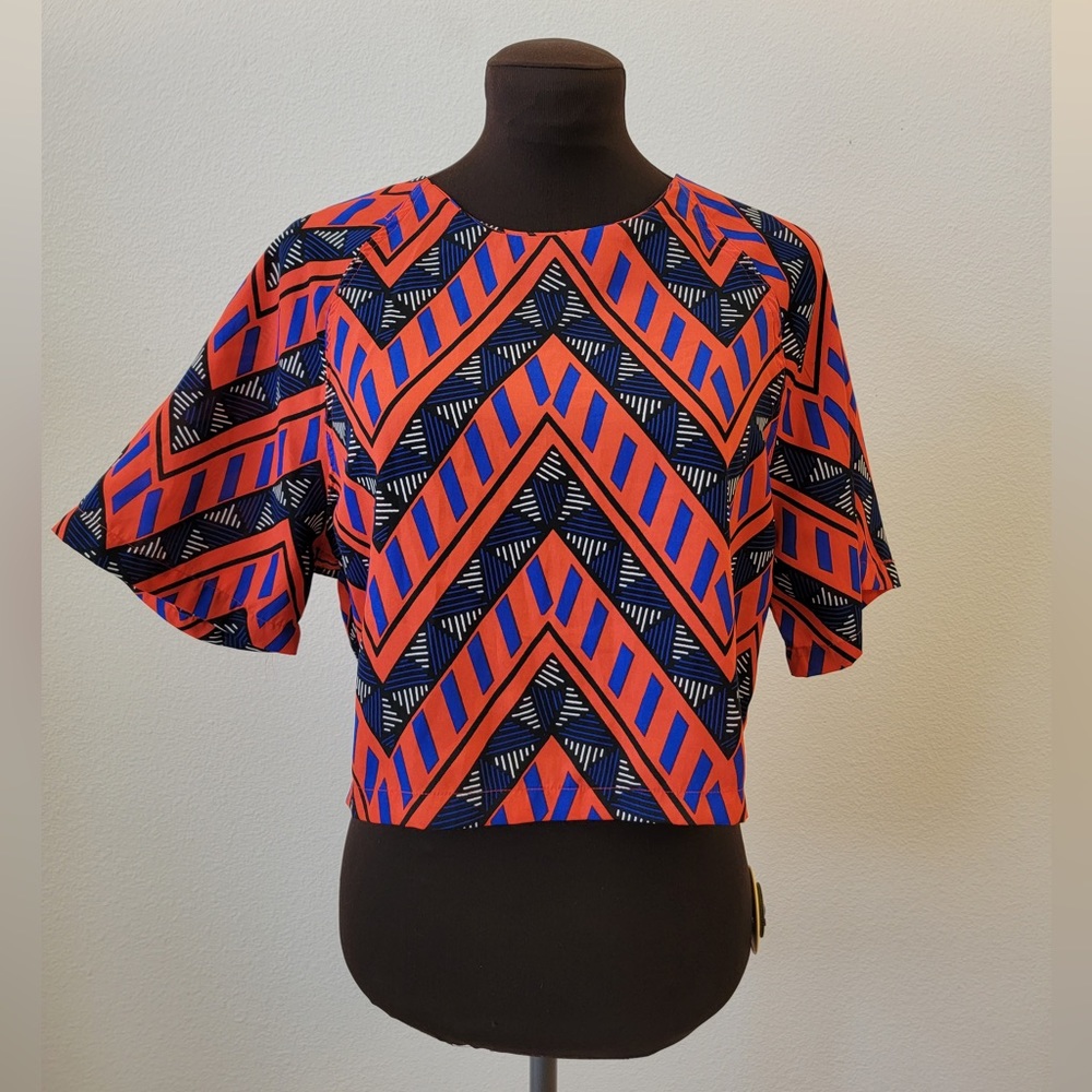 Fun & Flirt Raglan sleeve, vibrant, geometric print, crop top